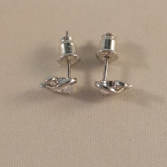 Silver Plated Small Heart Flower Diamond Zircon Stud Earrings Party Gift - Picture 4 of 7